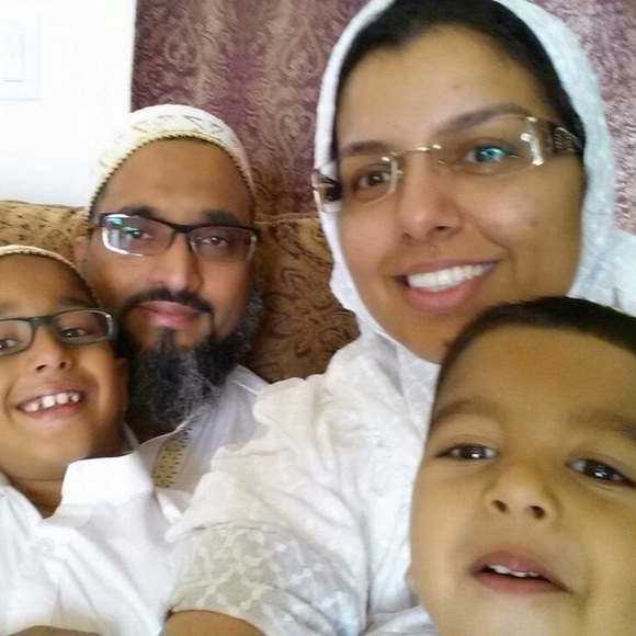 Meet your Posher, Lamya - Picture 1 of 1